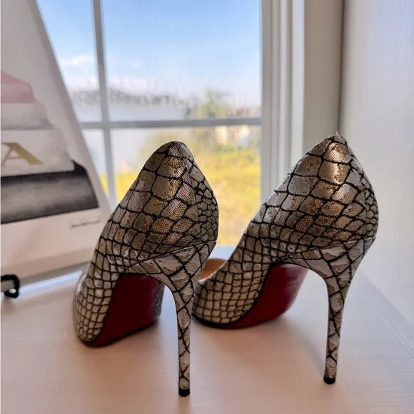 Lightly worn, Christian Louboutin Decollette 100mm heels